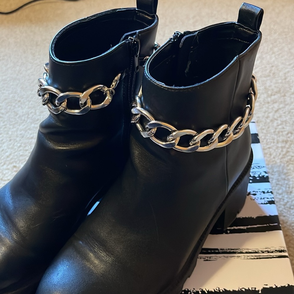 Dolce Vita Nelinda Chelsea Ankle Boot - Picture 4 of 10